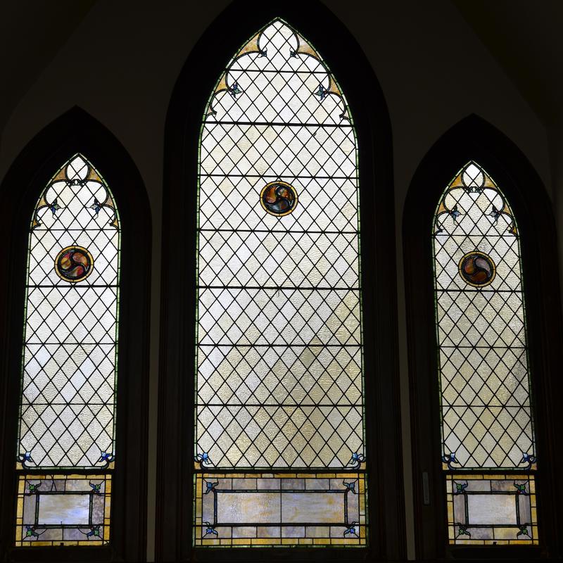 windows with clear diamond ripple glass and small decoration