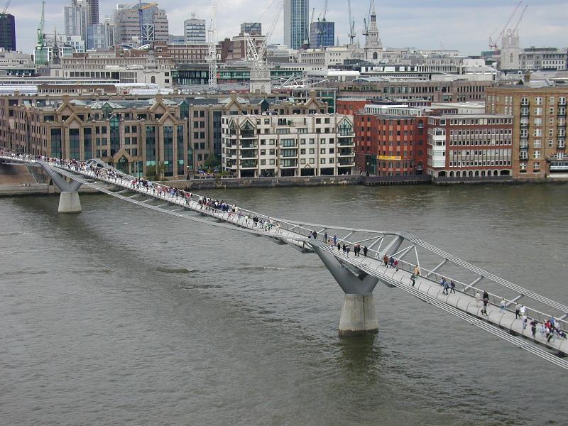London, England: Millennium ('Wobbly') Bridge (1998-2002, Norman Foster and Partners and Arup Associates)
