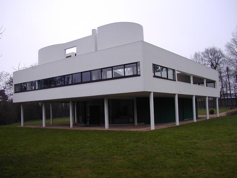 Poissy, France: Villa Savoye: view (1928-1931, architects Le Corbusier and Pierre Jeanneret)