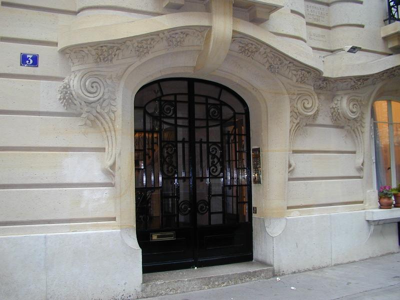 Paris, France: 3 Villa Patrice Boudard: door (1914 and 1920, architects Patrice Boudard, L. Bonnard and G.M. Boucaud)