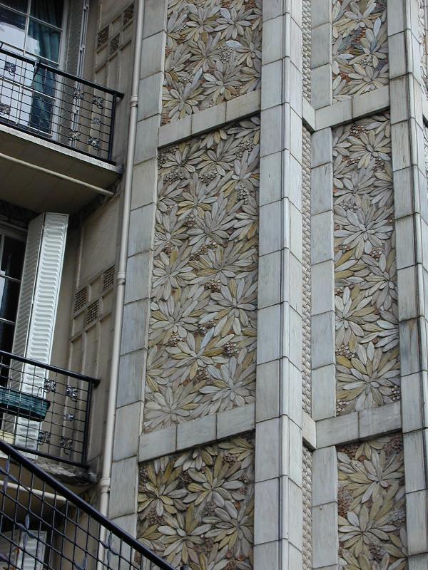 Paris, France: 25 bis Rue Benjamin Franklin: wall decoration (1902-1903, architects Auguste and Gustave Perret, tiles by Alexandre Bigot)