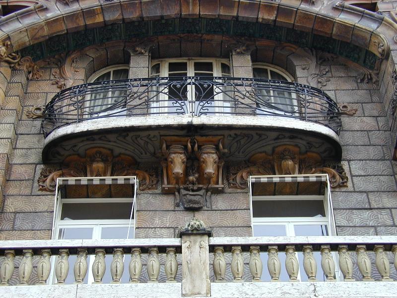 Paris, France: 29 Avenue Rapp: facade (art nouveau, 1901, architect Jules Lavirotte)