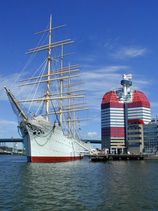 Goeteborg (Gothenburg), Sweden: Barken Viking ship and Skanskahuset (Skanska House, 'Lipstick' building) (1989, architects Ralph Erskine and Heikki Saerg)
