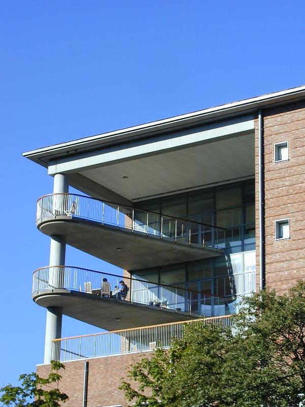 Goeteborg (Gothenburg), Sweden: Chalmers tekniska hoegskola (Chalmers University of Technology), MC2 building: balconies (2000, Erseus Frenning Sjoegren Arkitekter)