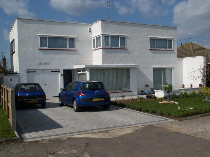Frinton-on-Sea, England: Easton Way: 23 (1935-1938, E. Wamsley Lewis)