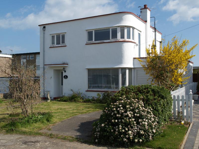 Frinton-on-Sea, England: Easton Way: 14 (1935-1938, Frederick Etchells)