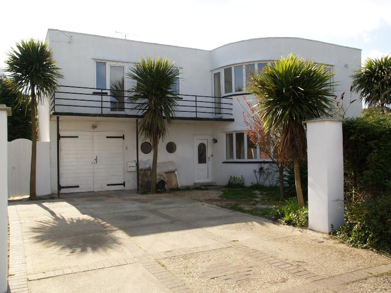 Frinton-on-Sea, England: Audley Way: 3 (1935-1938, Oliver Hill)