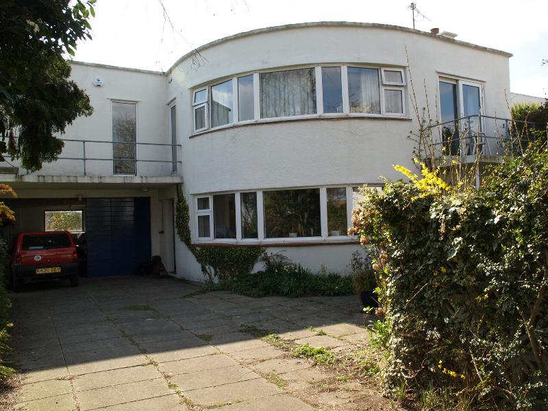 Frinton-on-Sea, England: Audley Way: 1 (1935-1938, Oliver Hill)