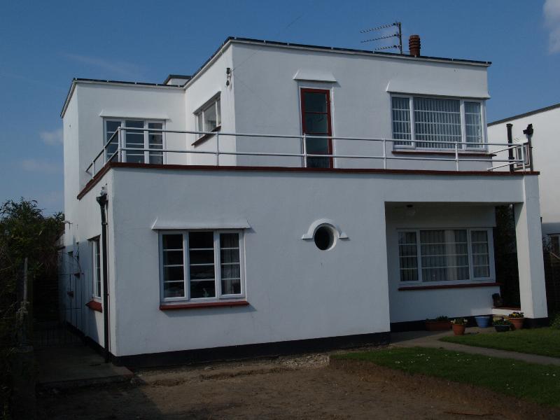 Frinton-on-Sea, England: Waltham Way: 22, Brandon (1935-1938, J.T. Shelton)