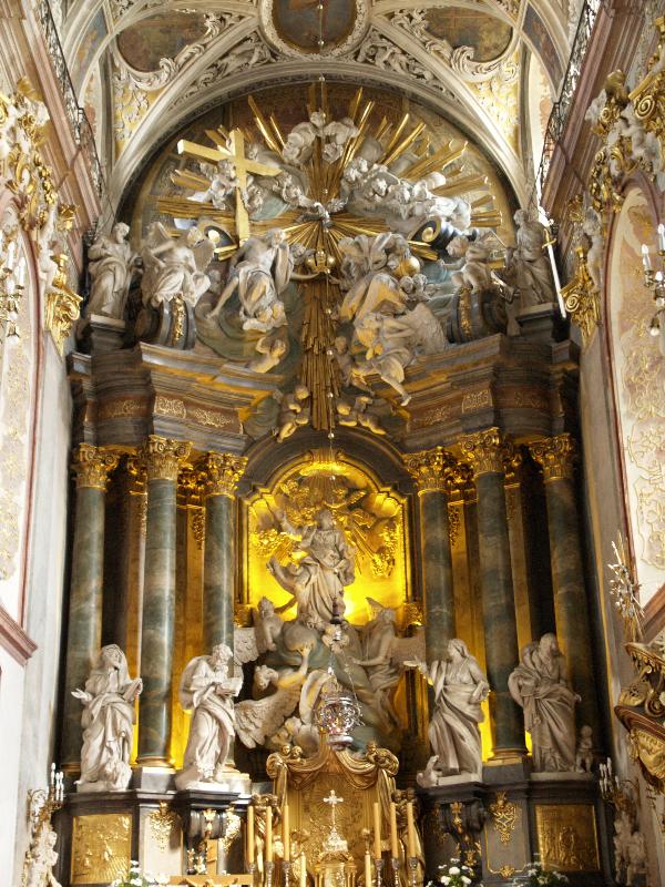 Czestochowa, Poland: Jasna Gora: basilica altar