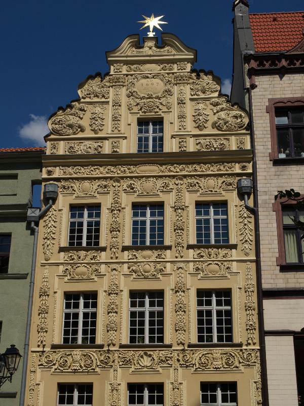 Torun, Poland: House Under the Star: facade (1697)
