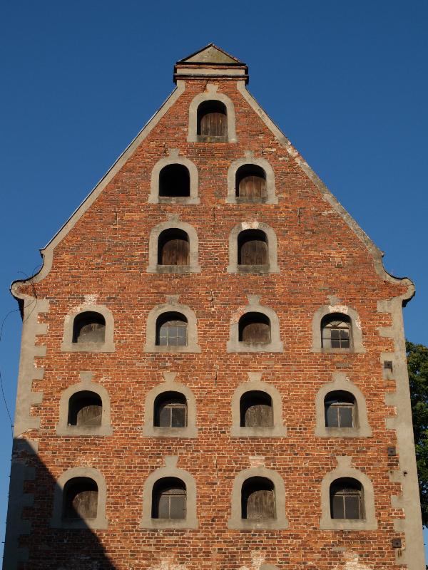 Torun, Poland: ulica Piekary: old granary facade