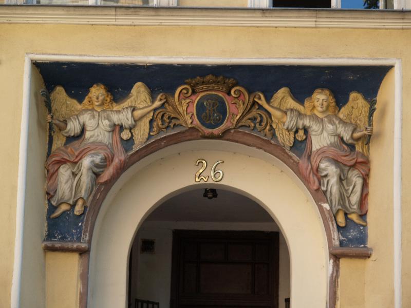 Torun, Poland: ulica Lazienna: decoration over door