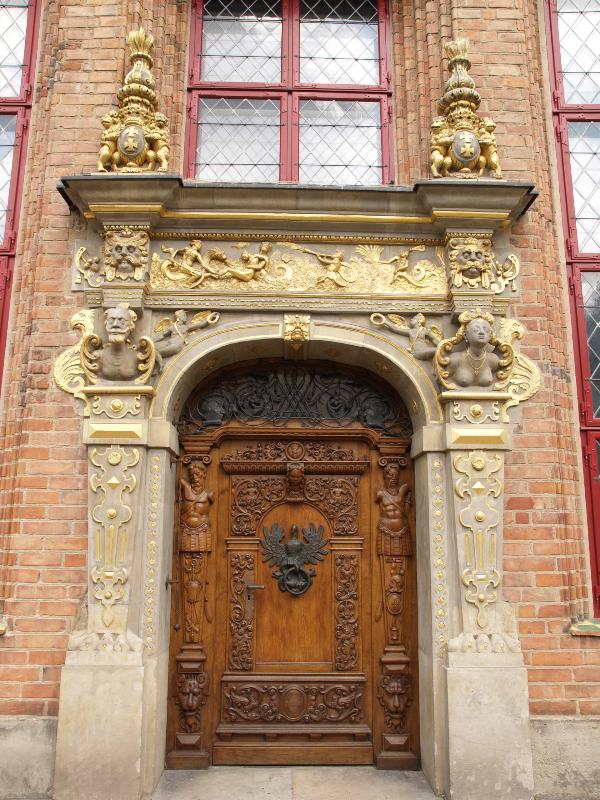 Gdansk, Poland: New Alderman House of the Bench (1567): door (1567)