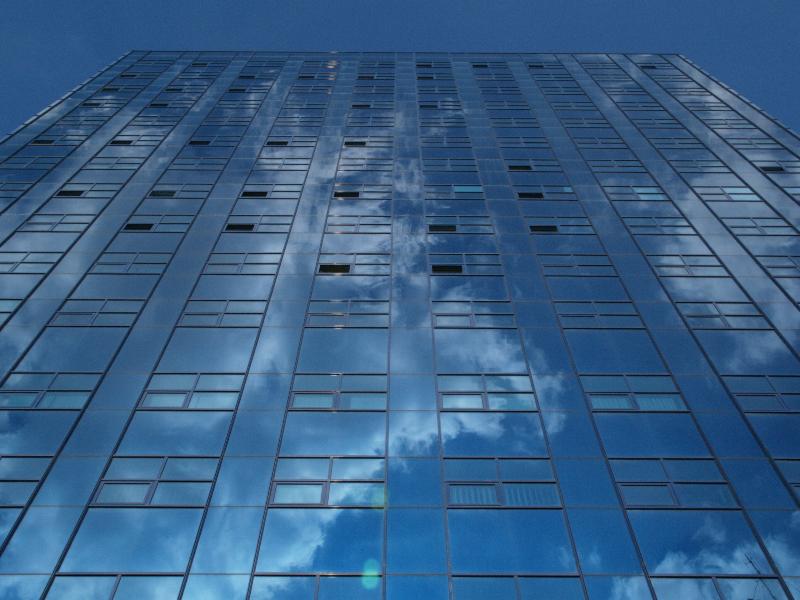 Lodz, Poland: ulica Sienkiewicza 85/87: facade reflecting sky