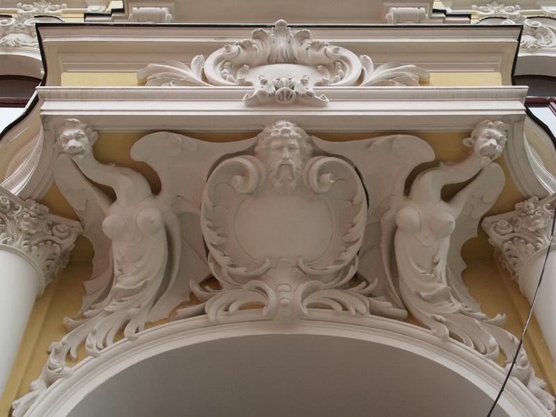 Lodz, Poland: ulica Piotrkowska 90: sculpture over door