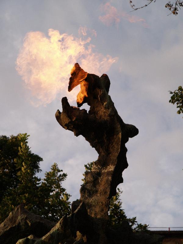 Krakow (Cracow), Poland: Wawel Hill: fire-breathing dragon (1972, sculptor Bronislaw Chromy)