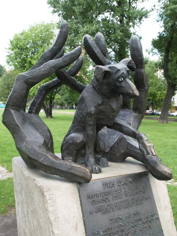 Krakow (Cracow), Poland: bulwar Czerwienski: Dzok (Jock) the Dog (2001, sculptor Bronislaw Chromy)