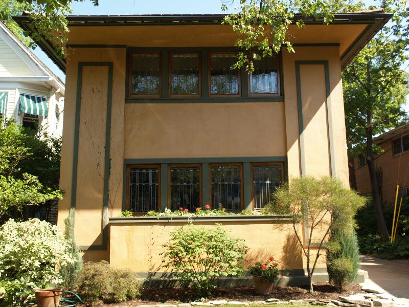 Buffalo, New York (NY): Darwin D. Martin Gardener's Cottage: view from front (c1908, architect Frank Lloyd Wright)