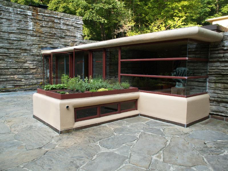 Mill Run, Pennsylvania (PA): Fallingwater (Kaufmann House): third floor terrace (1935-1937, architect Frank Lloyd Wright)