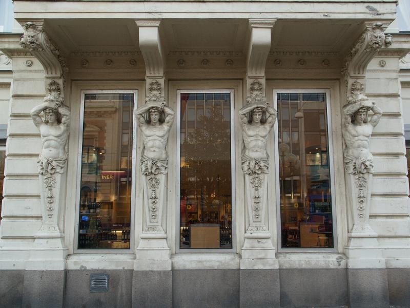 Goeteborg (Gothenburg), Sweden: 18 Kungsportsavenyn (Avenyn): decorative supports