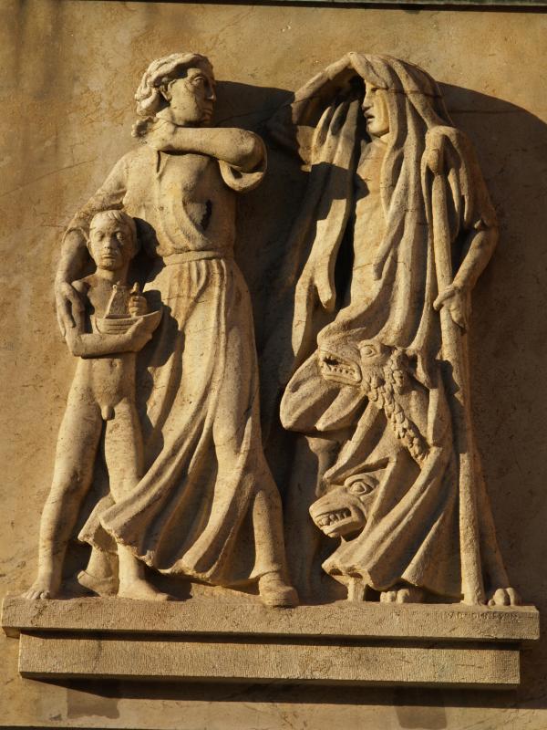 Goeteborg (Gothenburg), Sweden: 18 Norra Hamngatan: wall relief (1930s, sculptor Ivar Johnsson)