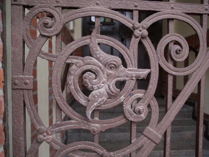 Berlin, Germany: Scherenbergstrasse 26: gate decoration