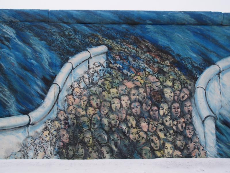Berlin, Germany: East Side Gallery (Berlin Wall): sea of humanity