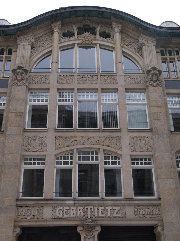 Berlin, Germany: Klosterstrasse 64 (Gebr. Tietz): facade (1906?)