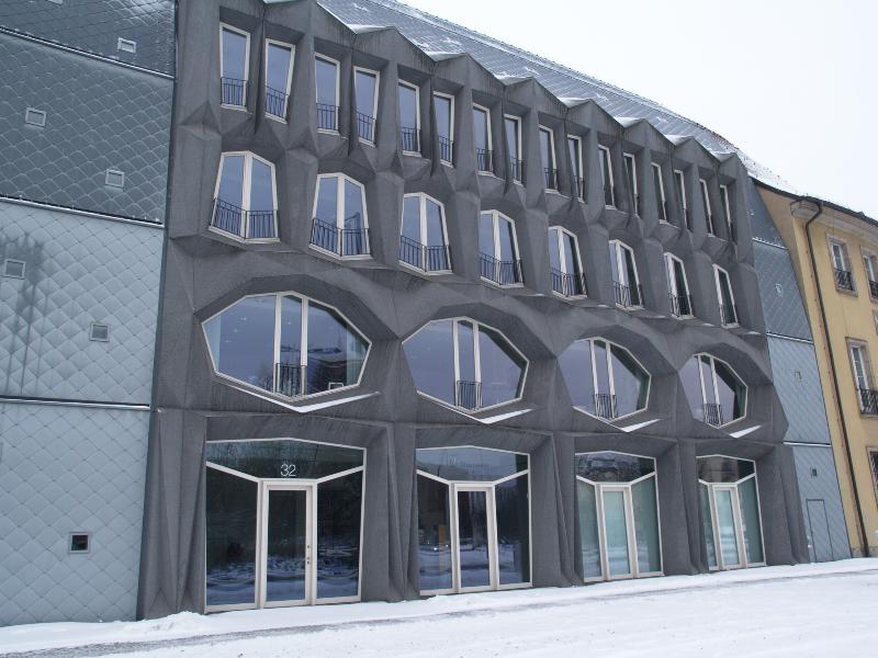 Berlin, Germany: Stralauer Strasse 32 (Berlinwasser International headquarters): facade (1998-1999, architect Christoph Langhof)