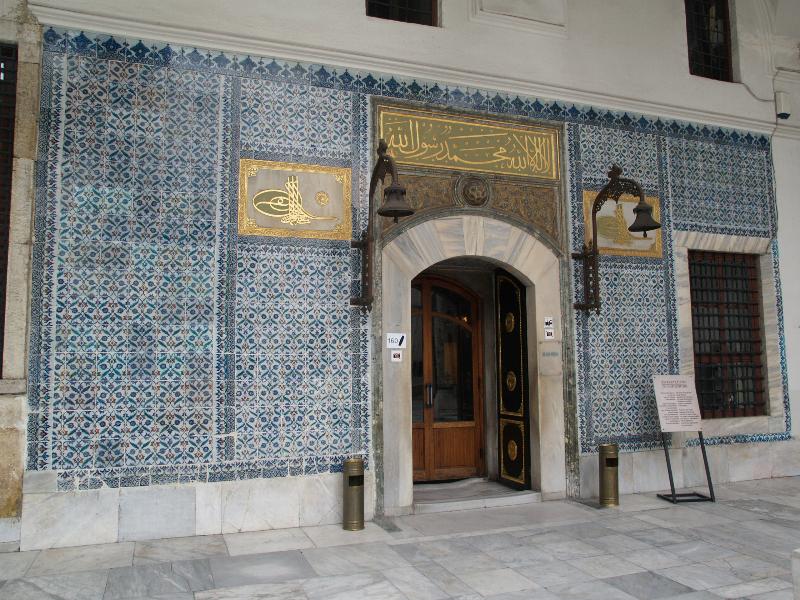 Istanbul, Turkey: Topkapi Palace (Sarayi), Sacred Safekeeping Rooms (Hirka-i Saadet): entrance (Iznik) tiles