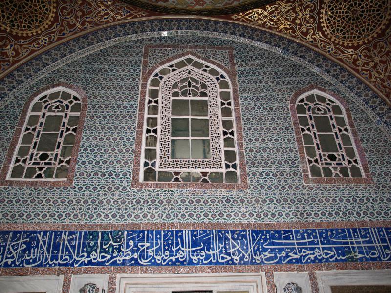 Istanbul, Turkey: Topkapi Palace Harem (Sogukceshme Sokak), Privy Chamber of Murat III: (Iznik) tiles