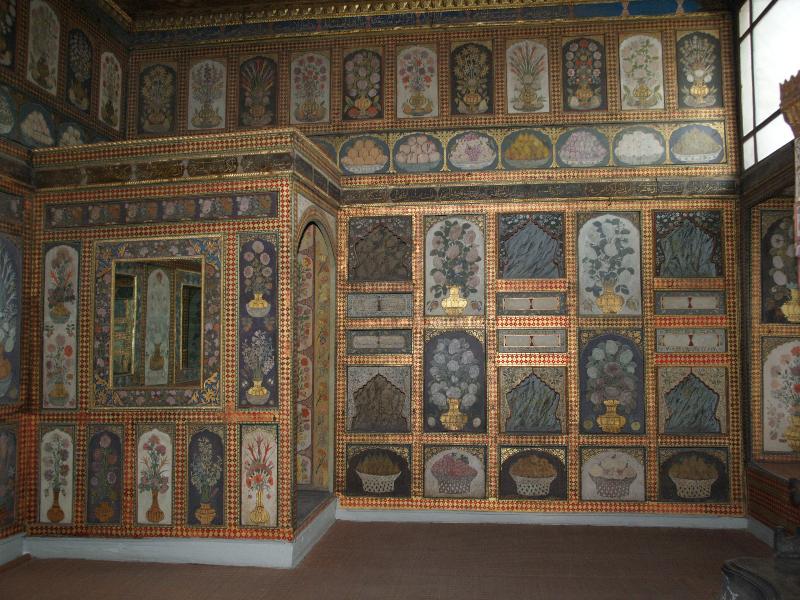 Istanbul, Turkey: Topkapi Palace Harem (Sogukceshme Sokak), Dining (Fruit) Room of Ahmet III: wall decoration