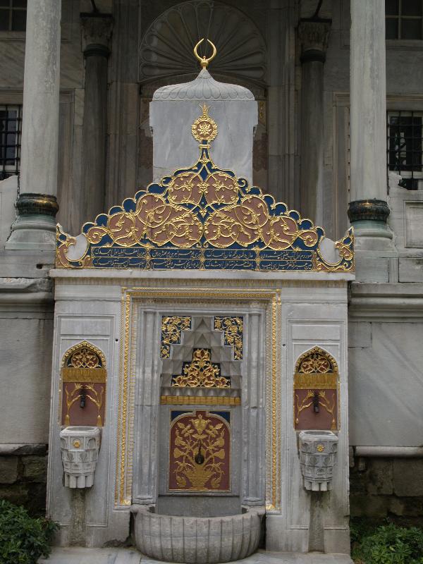Istanbul, Turkey: Topkapi Palace (Sarayi), Library of Ahmet III: fountain