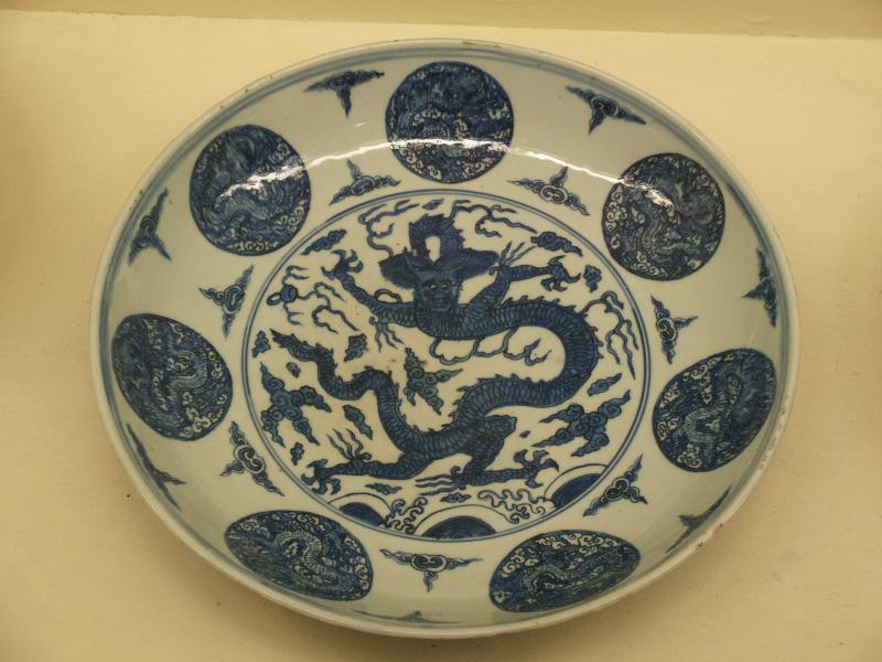 Istanbul, Turkey: Topkapi Palace (Sarayi): blue and white dish with dragon (Ming dynasty, 3rd quarter of 16th century)