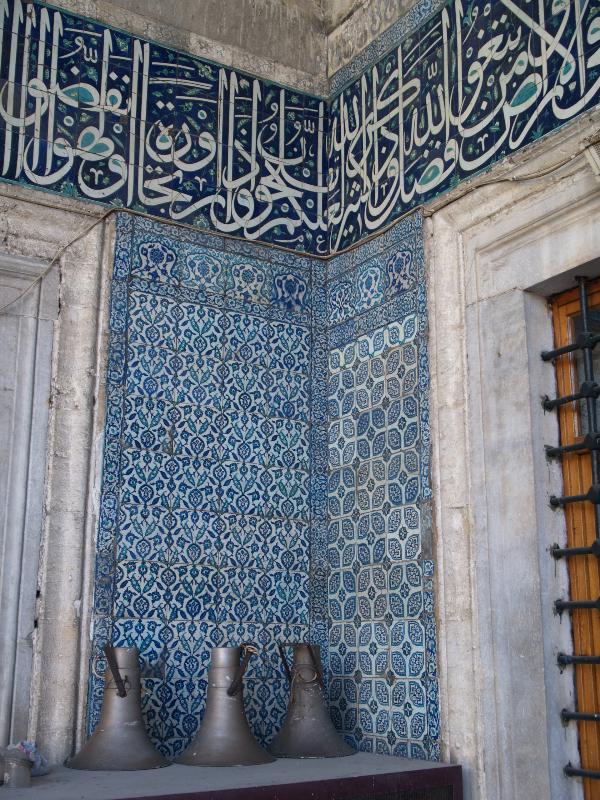 Istanbul, Turkey: Yeni Camii (New Mosque): courtyard (Iznik) tiles (1597-1663)