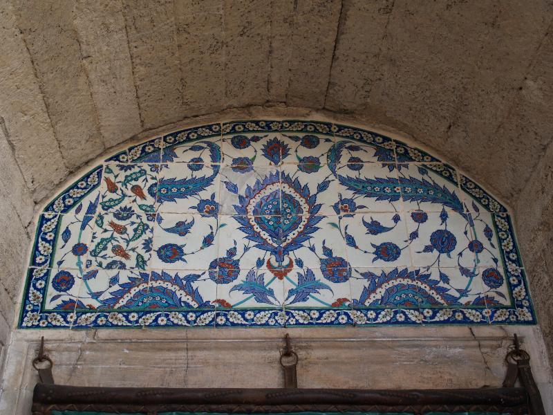 Istanbul, Turkey: Rustem Pasha Camii (Mosque): (Iznik) tiles over door (1560, architect Mimar Sinan)
