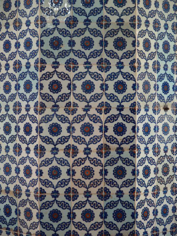 Istanbul, Turkey: Rustem Pasha Camii (Mosque): column (Iznik) tiles (1560, architect Mimar Sinan)