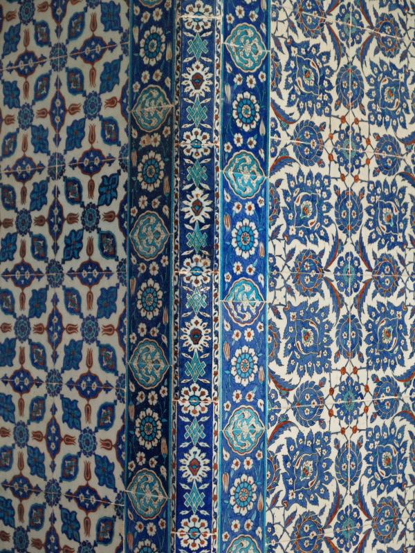 Istanbul, Turkey: Rustem Pasha Camii (Mosque): column (Iznik) tiles (1560, architect Mimar Sinan)