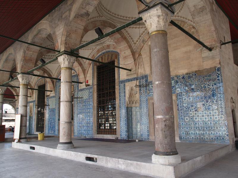 Istanbul, Turkey: Rustem Pasha Camii (Mosque): courtyard dais (1560, architect Mimar Sinan)