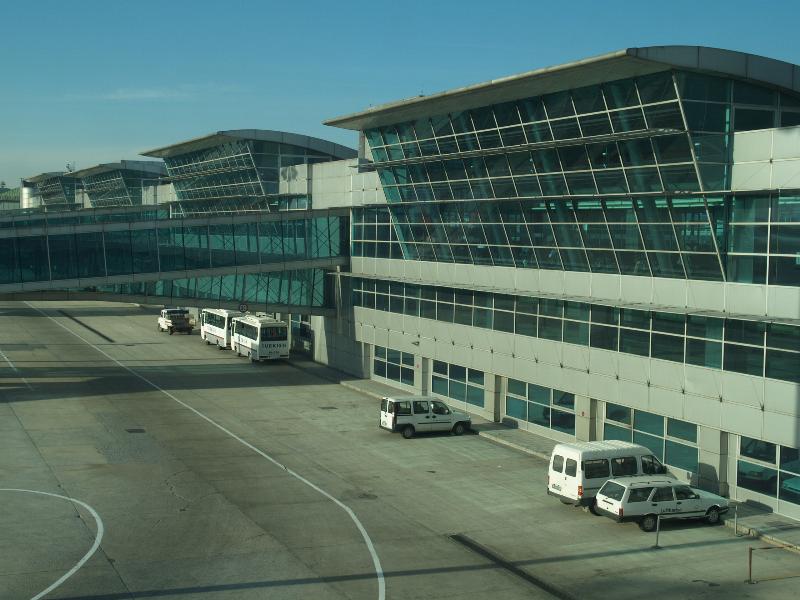 Istanbul, Turkey: Ataturk International Airport (Hava Limani): international terminal (1998-2000, architects Ebru Kantashi and GMW Architects)