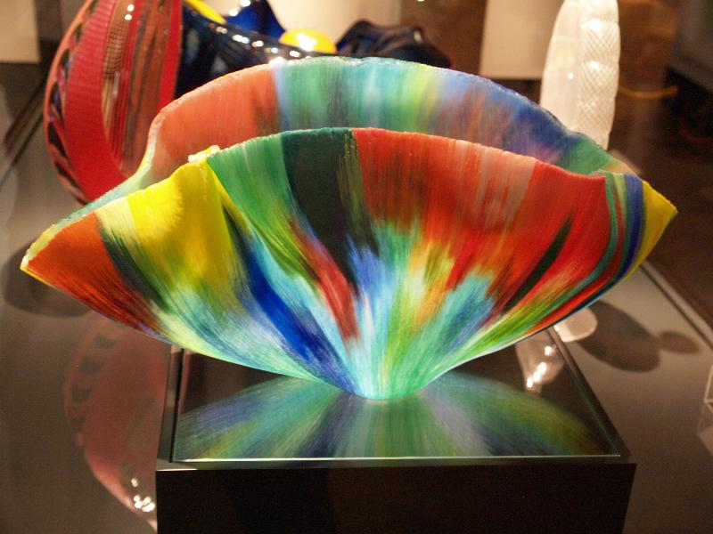 London, England: Victoria and Albert Museum: 'Dondolante Serena' (2000, Toots Zynsky, drawn glass thread)