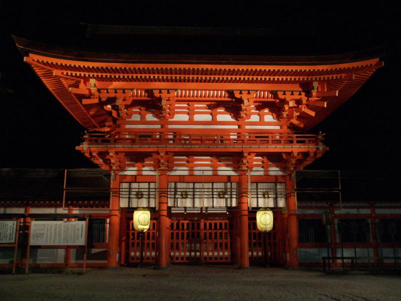 Kyoto, Japan: Shimogamo Shrine: gate at night