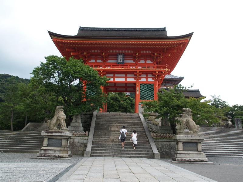 Kyoto, Japan: Kiyomizu-Dera Temple: gate