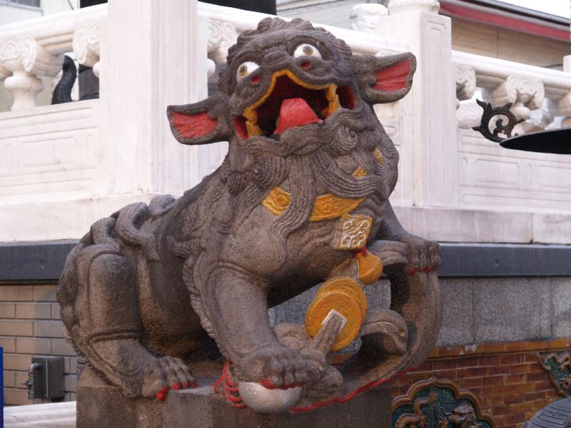 Yokohama, Japan: Kantei-byo Temple: guardian dog / lion