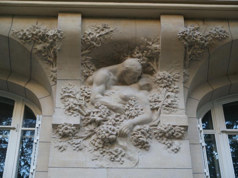 Paris, France: 276 Boulevard Raspail: wall sculpture of a man kissing a woman (1905, architect Theo Petit, sculpture E. Derre)
