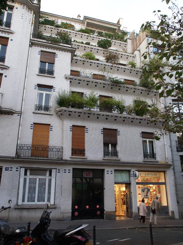 Paris, France: 26 Rue Vavin: facade (1912-1914, architect Henri Sauvage and Charles Sarazin )