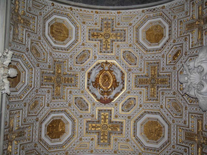Vatican City: Basilica di San Pietro (St Peter's Basilica): top of arch