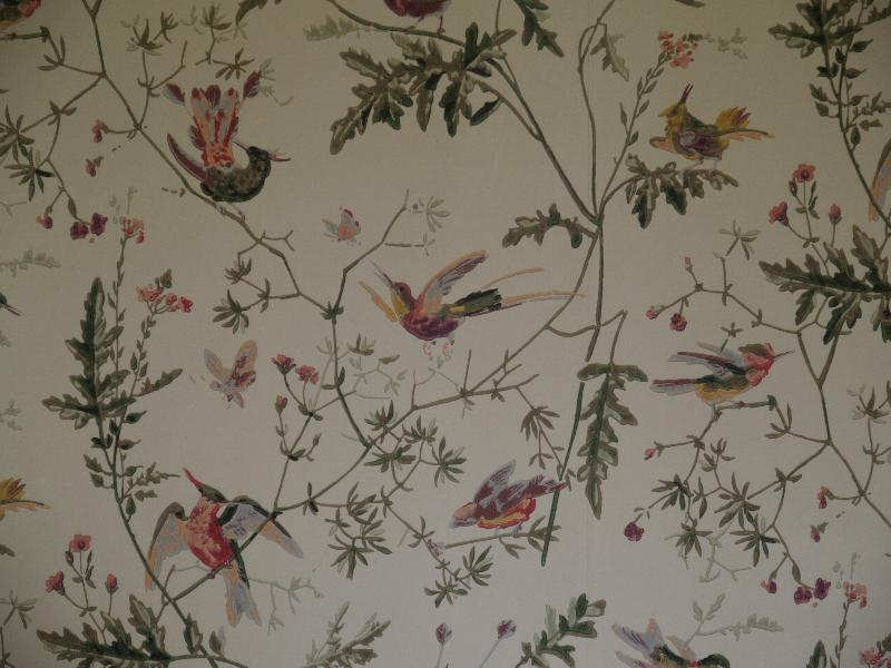 Hinxton, England: Hinxton Hall (Wellcome Trust Genome Campus): wallpaper with birds and flowers