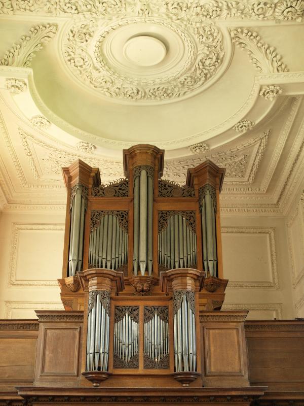 Cambridge, England: Pembroke College: chapel organ